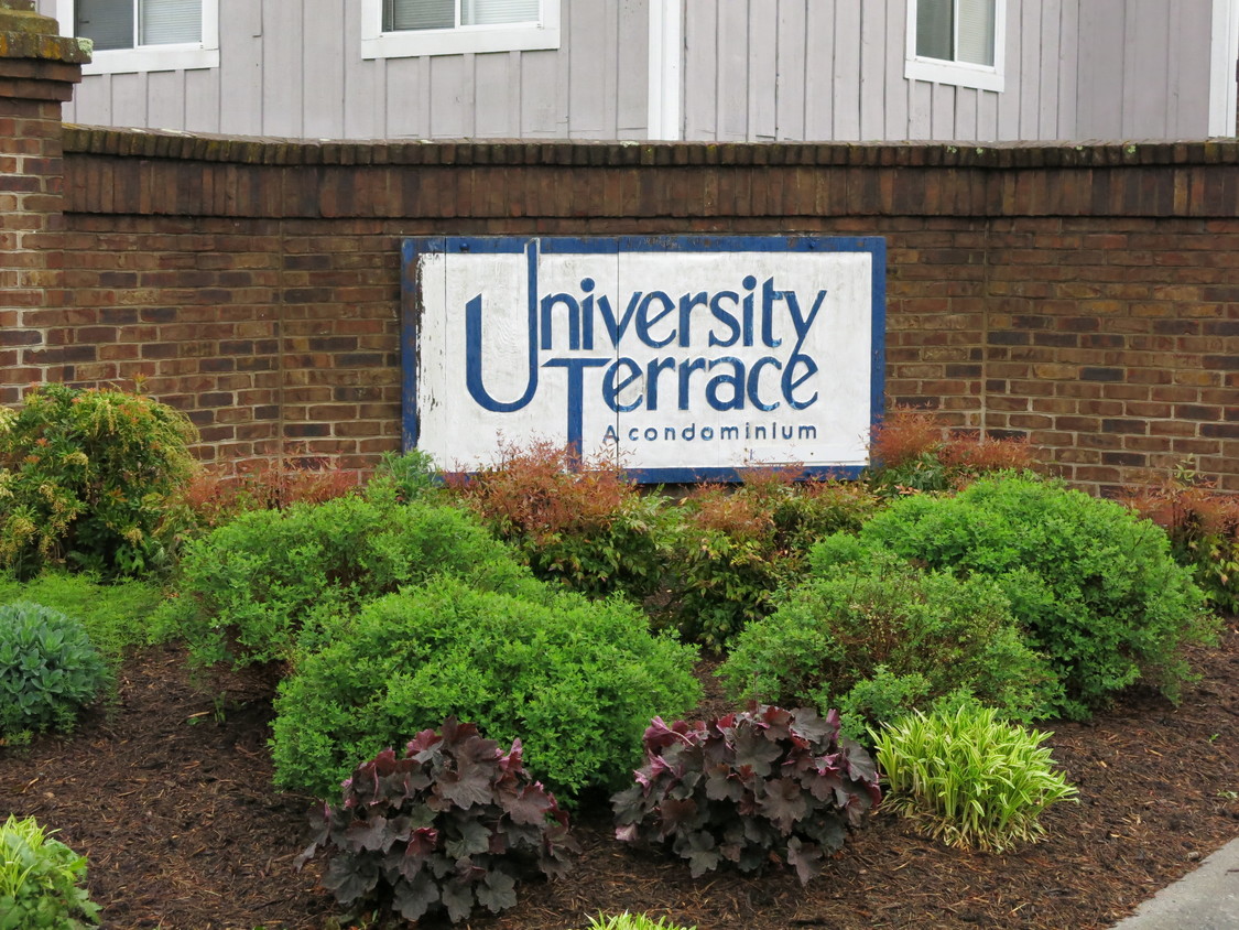 Primary Photo - 1211 University Terrace