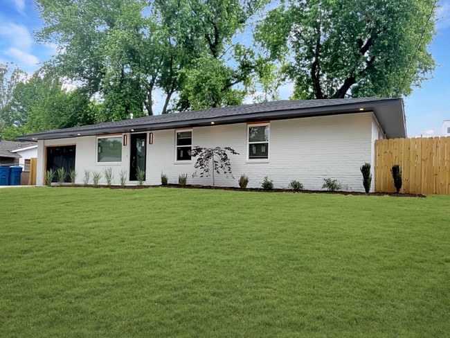 Building Photo - 805 SW 2nd St