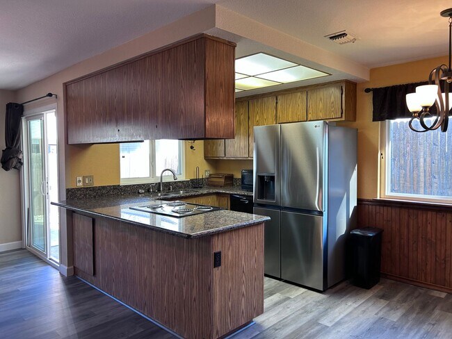 Foto del edificio - Three Bedroom Two Bathroom Home in Orangevale
