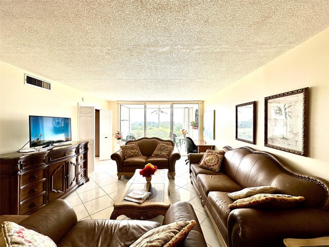 Building Photo - 2671 S Course Dr