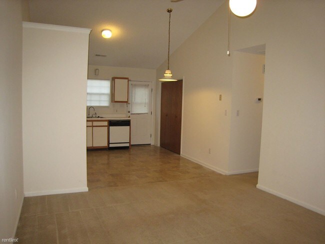 Building Photo - 2 br, 2 bath Duplex - 2011 Summerhaven Dr