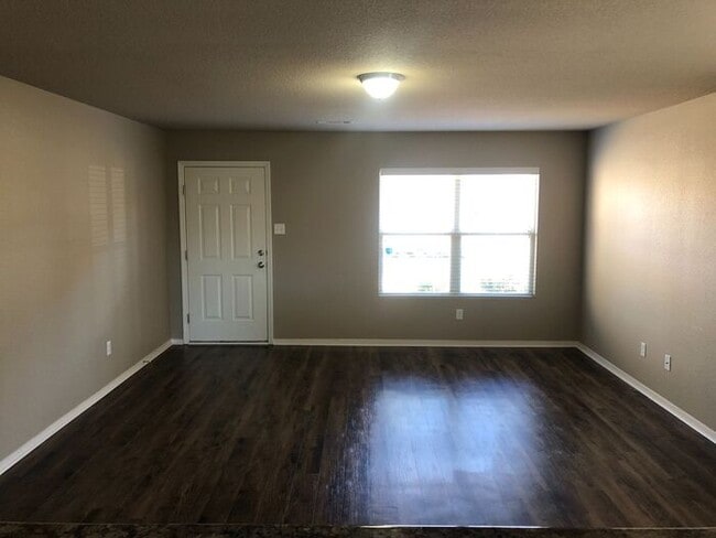 Building Photo - Three Bedroom | Two Bathroom Home in Graha...
