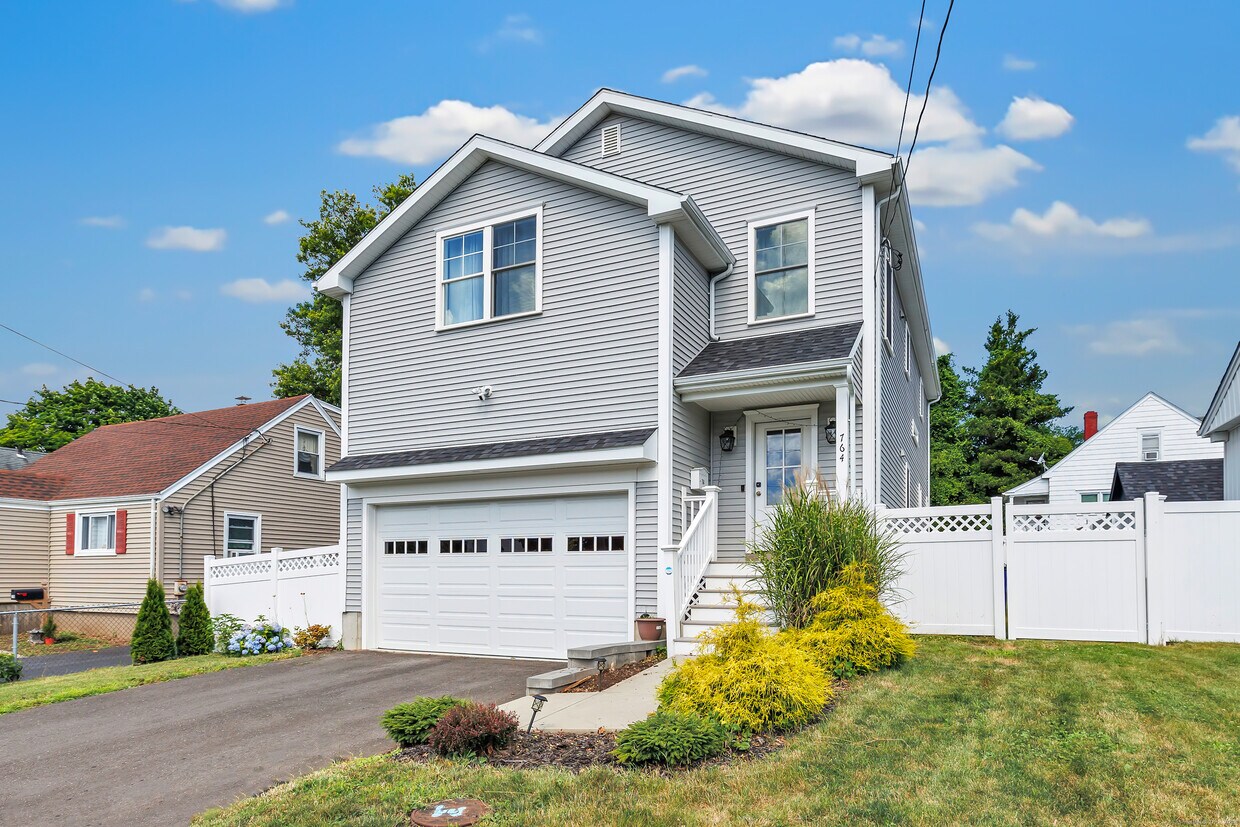 Primary Photo - 764 Old Stratfield Rd