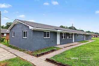 Building Photo - 3213 Lee St