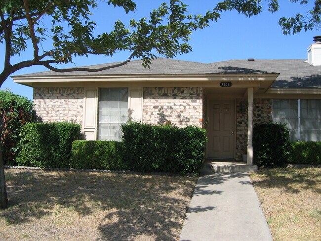 Front of Duplex - 2701 Hurstview Dr