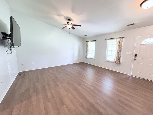 Foto del edificio - 112 Rose Ln