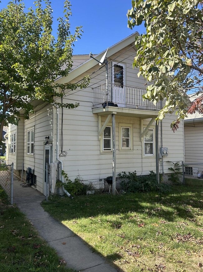 Building Photo - 1222 S 74th St