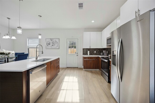 Foto del edificio - 8804 Knox St