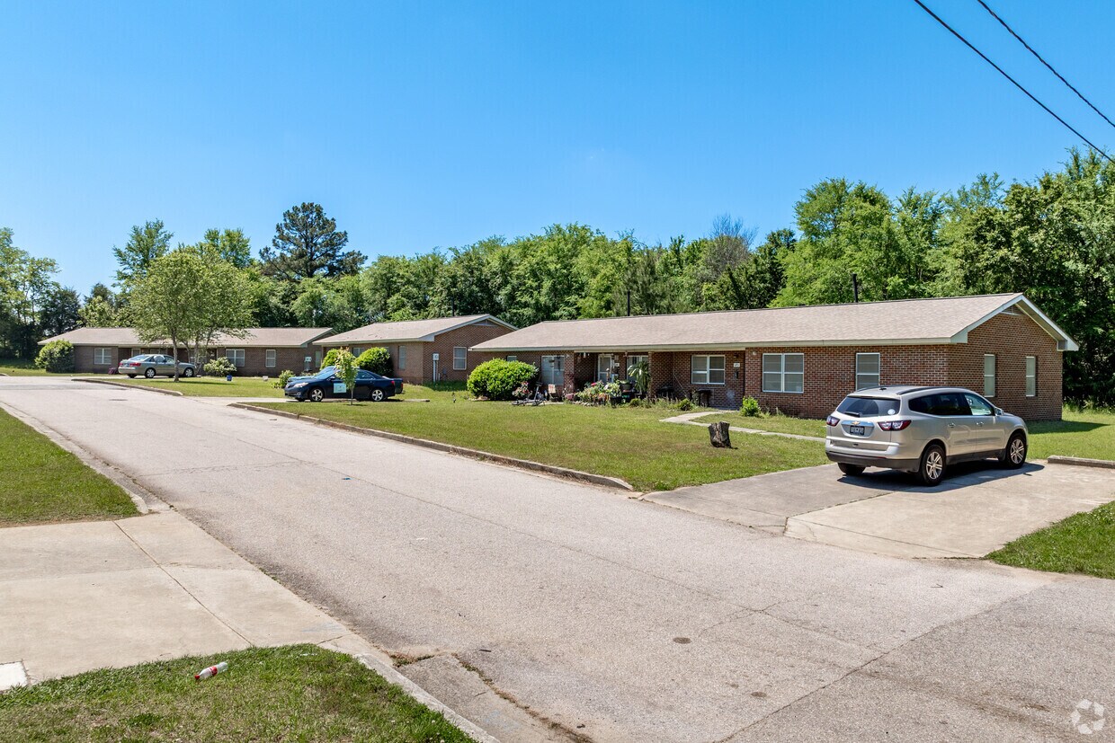 Building Photo - Arthur Underwood Manor