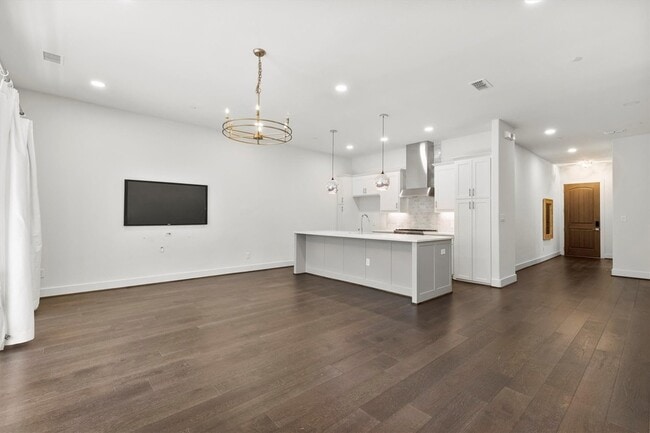 Foto del edificio - 15875 Spectrum Dr