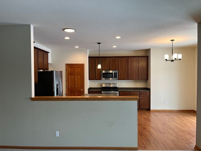 Building Photo - 3 Bedroom 2.5 Bath single family House