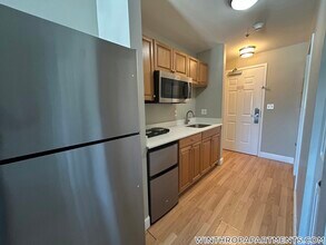 Building Photo - 312 Shirley St