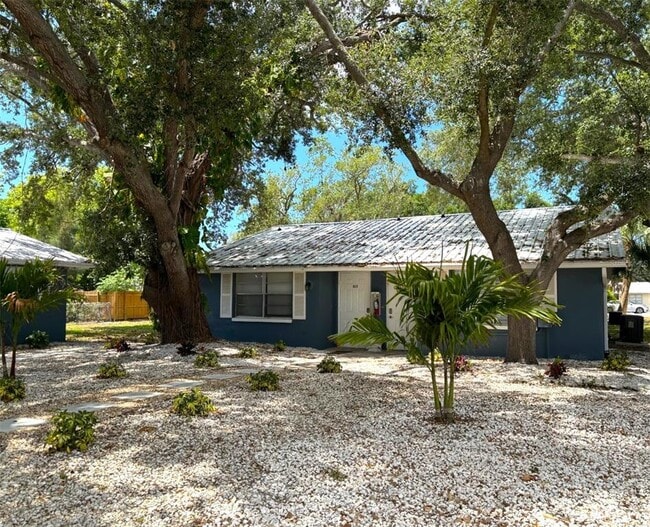 Building Photo - 611 Osceola Rd