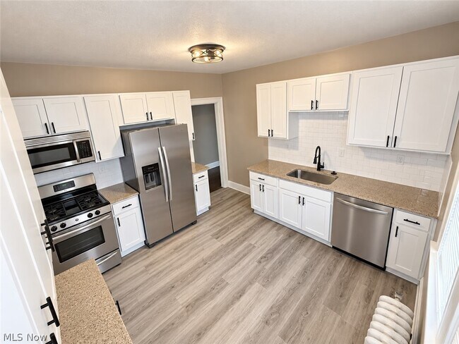Foto del edificio - 2641 Idlewood Rd