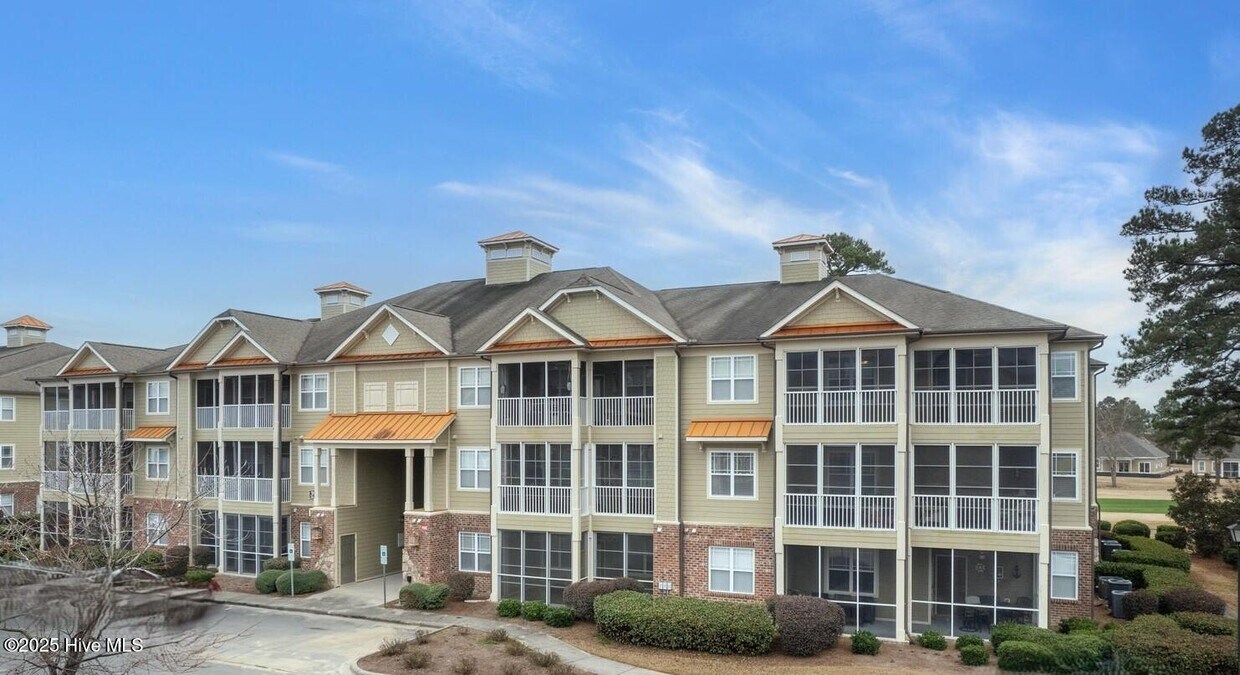 Primary Photo - 395 S Crow Creek Dr