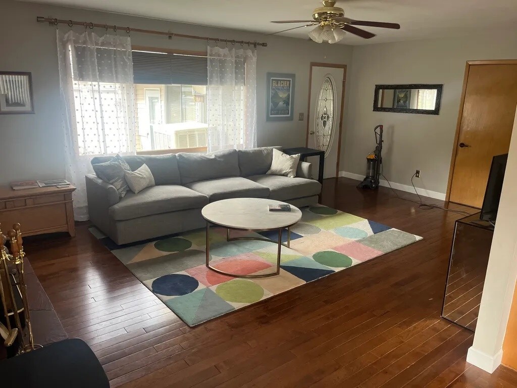 Foto principal - 804 Central Dr