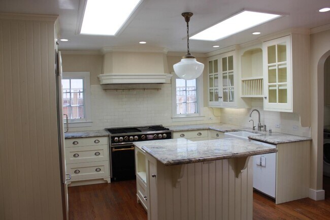 Foto del edificio - 1036 Harker Ave