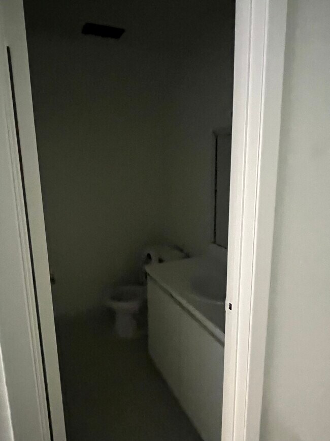 Foto del edificio - 18101 NW 68th Ave