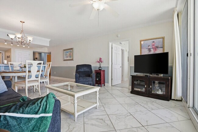 Foto del edificio - 14825C2 Front Beach Rd