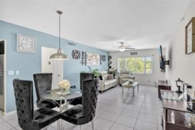 Foto del edificio - 5800 NE 22nd Way