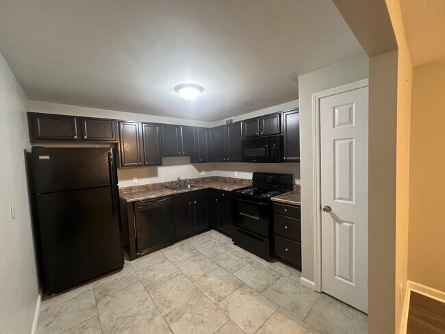 Foto del edificio - Updated 2 Bedroom Condo Available in Kirkwood!
