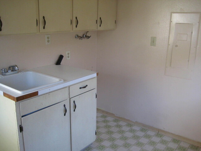 Building Photo - 36 Peach Apartments