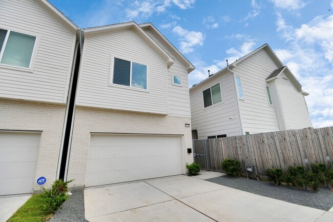 Building Photo - 4709 Oats St