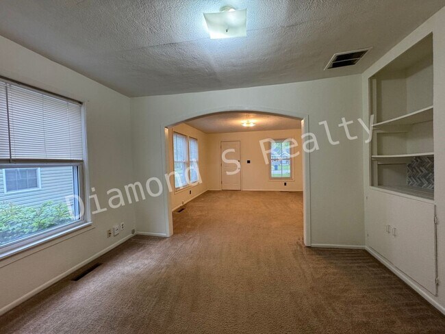 Foto del edificio - Charming 3 Bedroom Home Available Now - Cl...