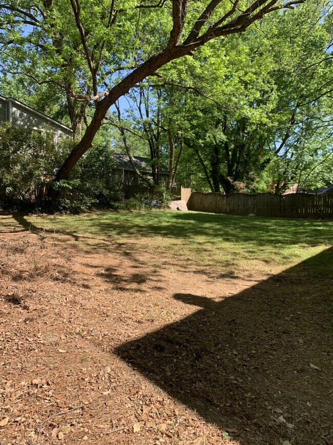 Foto del edificio - 103 S College St