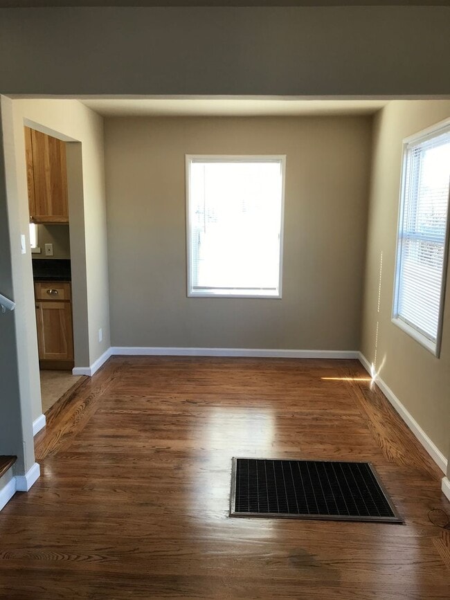 Building Photo - F10701