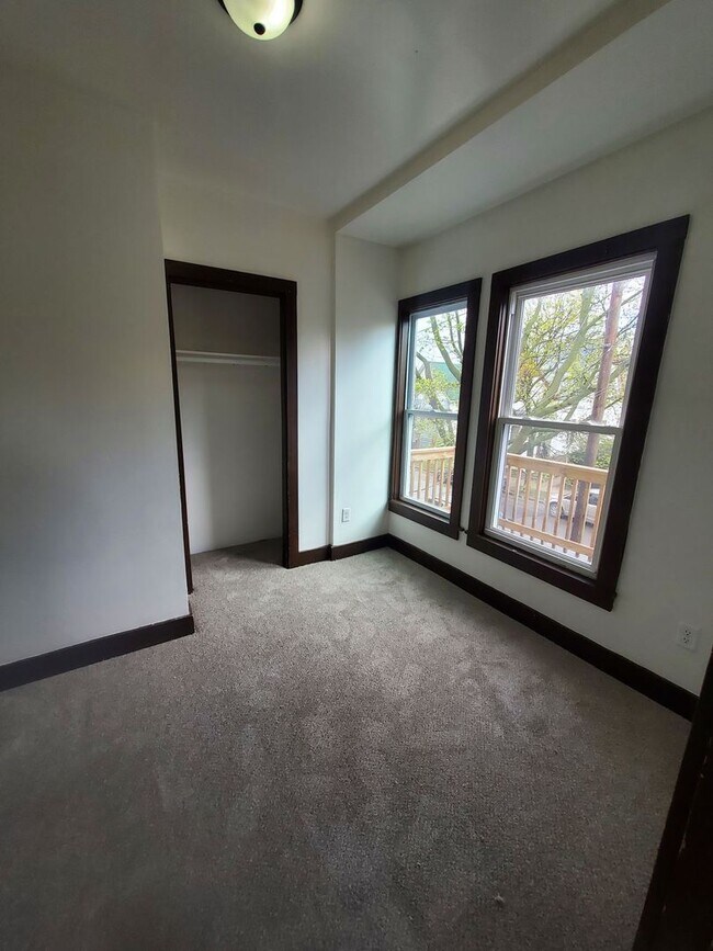 Foto del edificio - 3045-3047 N 11th St. (Duplex) (ACE PROPERTY)