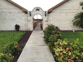 Building Photo - 15 West Dr