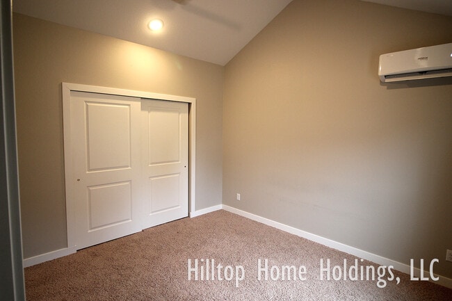 Building Photo - 62 Hilltop Rd