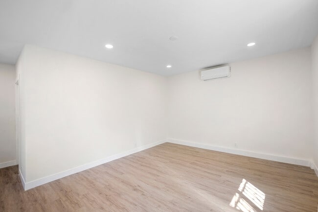 Building Photo - 941 Verdugo Circle Dr