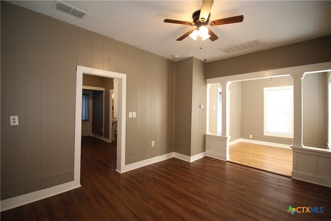 Building Photo - 516 E Mountain St