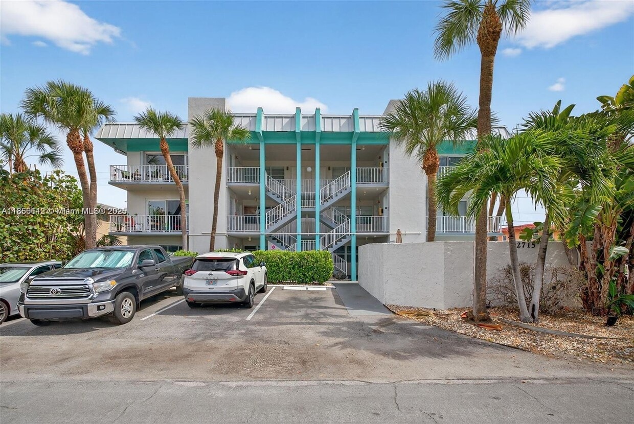 Foto principal - 2715 NE 49th St