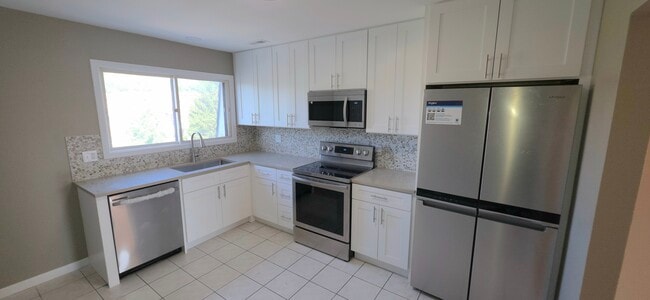 Building Photo - 4132 Cove Ln