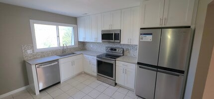 Building Photo - 4132 Cove Ln