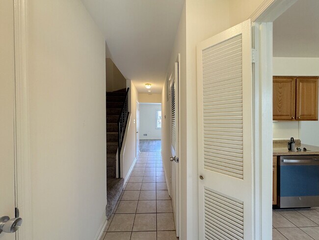 Building Photo - Welcome to our beautiful 3 Bedroom, 3.5 Bathroom Townhome located in the heart of Fairfax.
