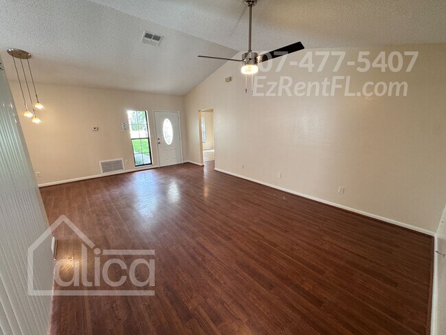 Building Photo - Oviedo 3/2 w/ Fenced Yard and 2 Car Garage