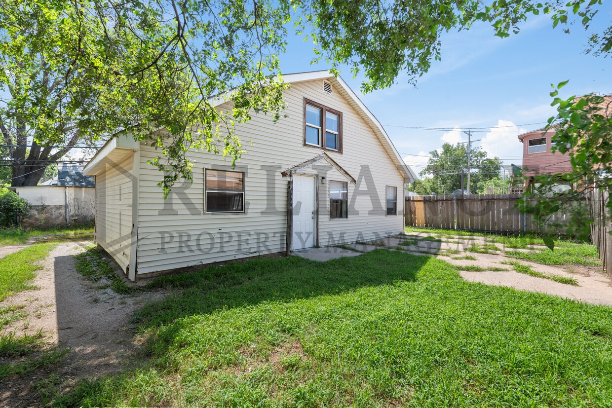 Primary Photo - 1146 S Pattie St