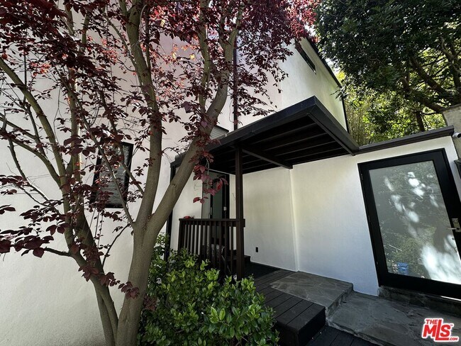 Foto del edificio - 2415 Laurel Pass Ave