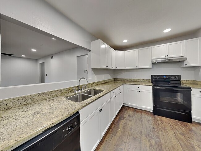 Foto del edificio - 3979 Versailles Dr