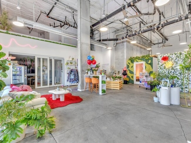 Building Photo - Ely on Fremont