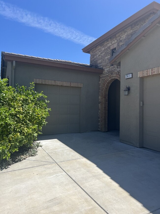 Building Photo - Stunning 4-Bed Lake View Home with Hardwood Floors