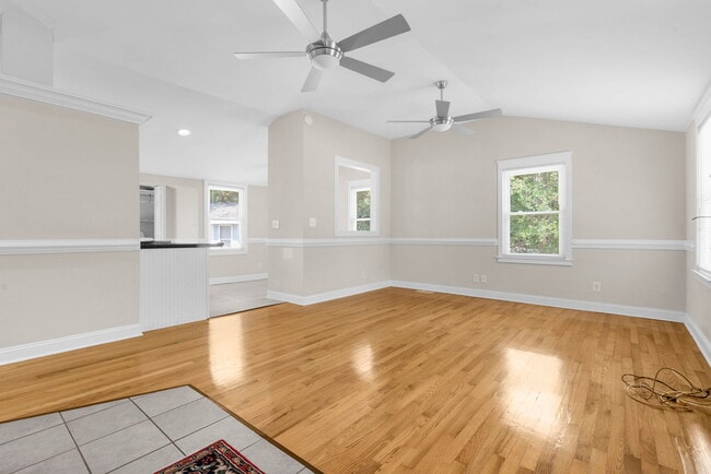 Foto del edificio - 2217 Doris Dr