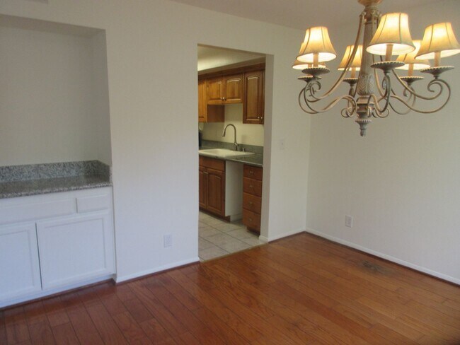 Foto del edificio - Beautiful Condo in the heart of Studio City