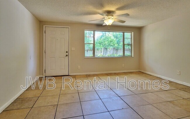 Foto del edificio - 5758 Newberg Ln