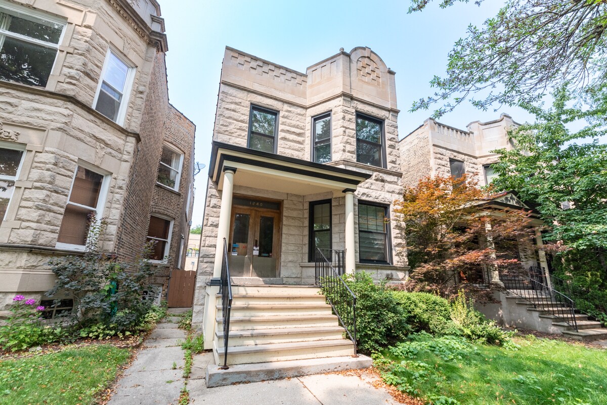 1240 W Newport Ave Unit 2, Chicago, IL 60657 1240 W Newport Ave