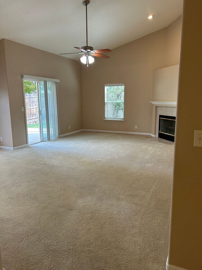 Building Photo - Home in Eaton Village!